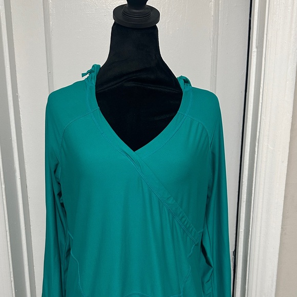 💙Teal Women's Top💙 - Picture 2 of 7